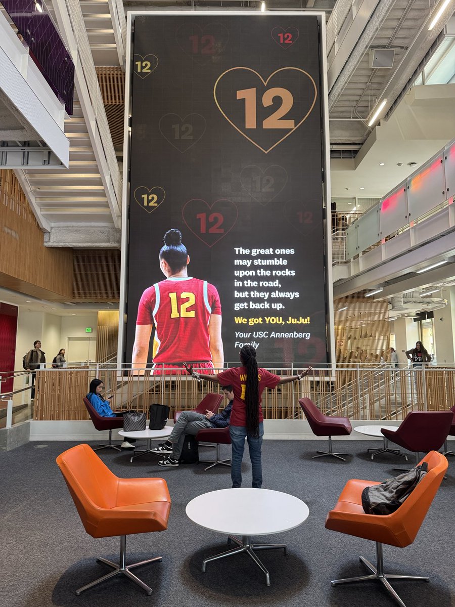 CoachLindsayG's tweet photo. This is in the Annenberg School on our campus today. ❤️💛 ⁦ https://t.co/3VgERMUTLb