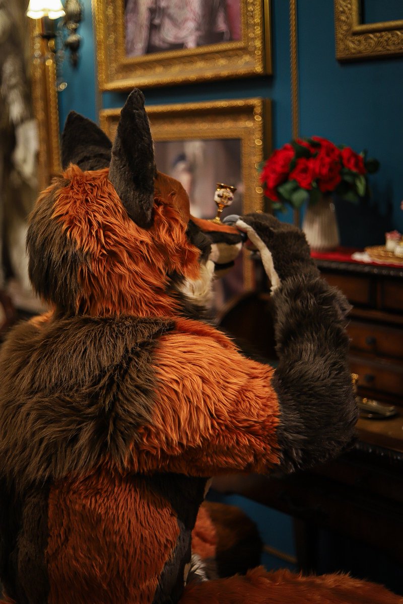 혼자서 이상한짓을 많이 하는 편이라 은근 무서워 하는 사람이 있더라 🤣🤣