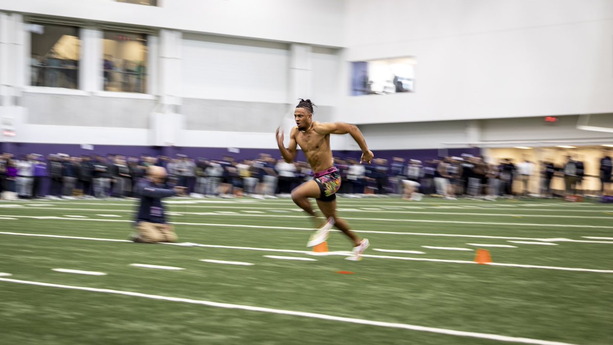 Holy Cross Football (@hcrossfb) on Twitter photo Have a day, <a href="/Justinshorter5/">J5</a> 🤩
#GoCrossGo Have a day, <a href="/Justinshorter5/">J5</a> 🤩
#GoCrossGo