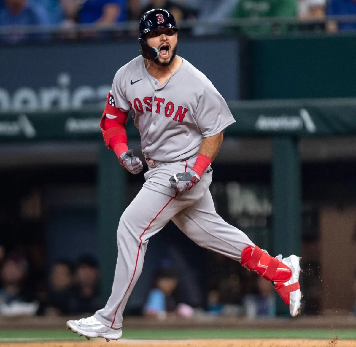 Wilyer Abreu: “Last year I hit 2 HR here, that was for my grandmother. The 2 HR today are for my baby twins.”