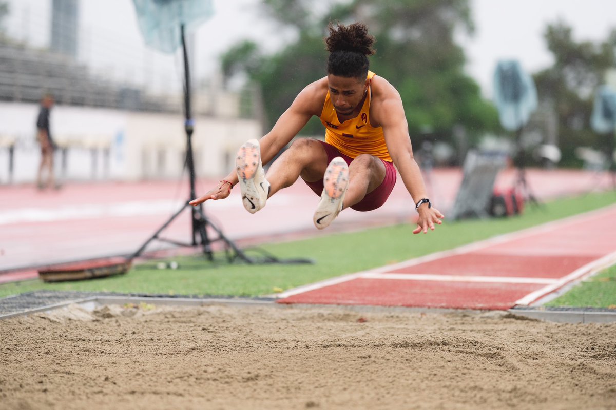 FSU Relays // Men’s Long Jump

Justin Gleason takes fifth with 24-3 (7.39m) and Thai Thompson ninth with 22-7 1/4 (6.89m).

#CycloneSZN