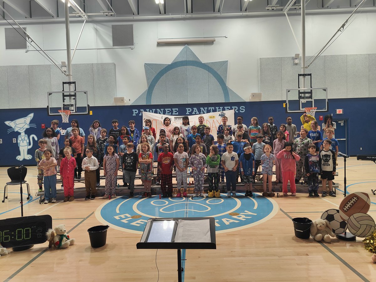 PawneeElem512's tweet photo. It's Saturday! at Pawnee! 3rd graders performing for a packed house! https://t.co/n4WDDNEHHJ