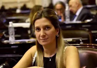 jlzorzi's tweet photo. Las #ListaPro para las próximas elecciones Legislativas en la Ciudad 

(1) Silvia Lospennato
(2) Hernán Lombardi
(3) Laura Alonso

#SiSePuede 💪 https://t.co/aTrr8J7PUE