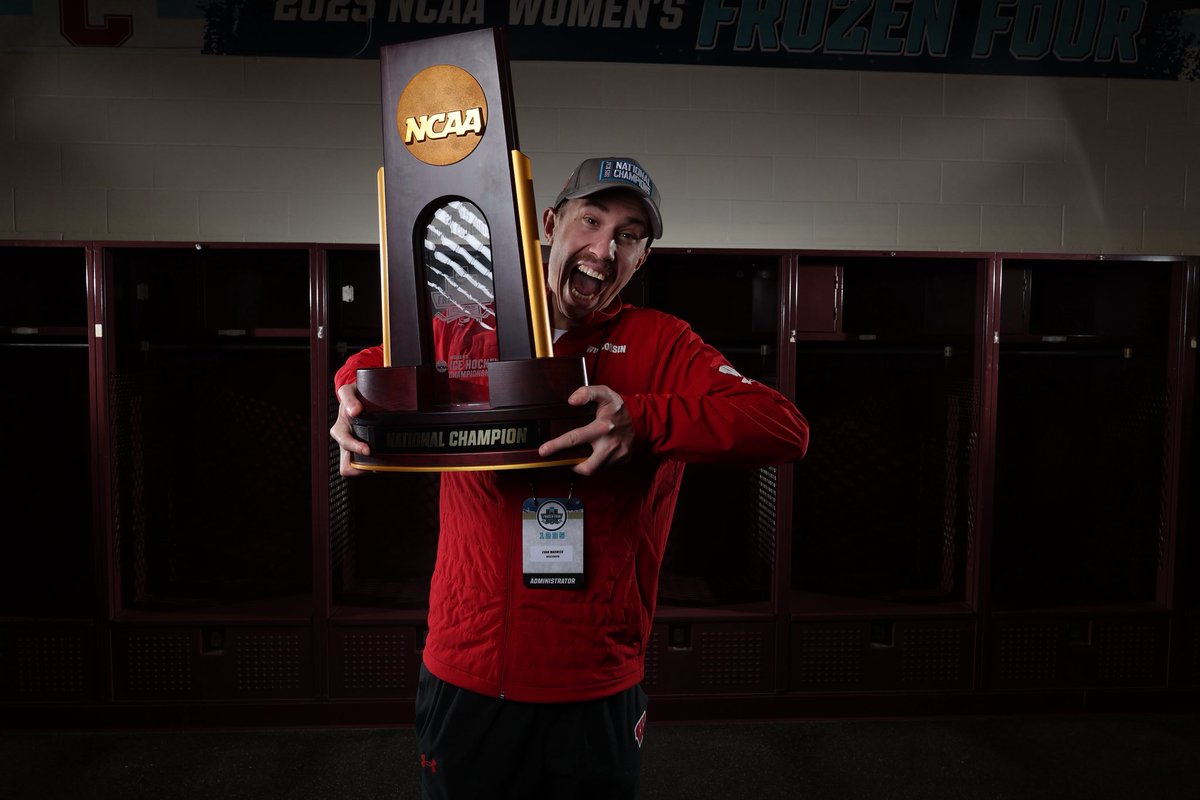 Trophy winnin’ season 🏆🏒