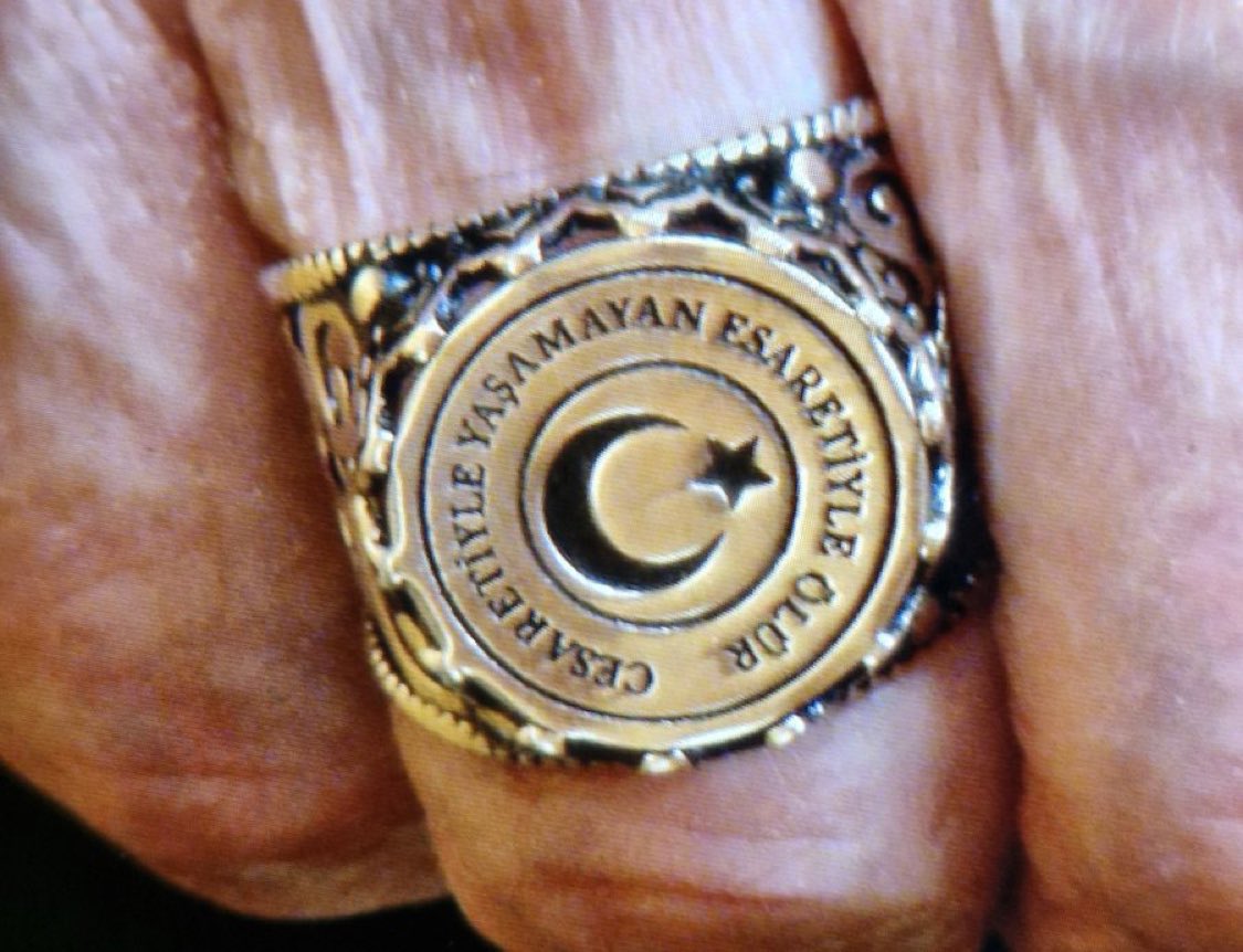 “Cesaretiyle yaşamayan esaretiyle ölür.”