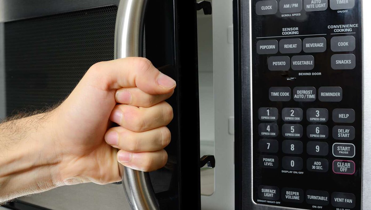 Absolute Psychopath Lets Microwave Count Down All The Way To Zero buff.ly/iwpjgKc