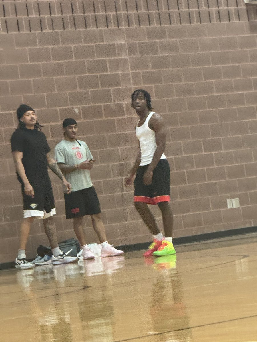 mansfield_99796's tweet photo. Devin Royal and you’ll never guess… Ques Glover at the rpac 🤣 

We’ve never been so much more in the mud as a program #aaroncraft https://t.co/WS4K4lY2GV