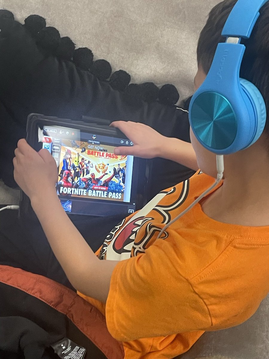 timmyGTI's tweet image. 2nd @WGESdragons using @HaikuDeck to create a mini-product for #MathInNaturePBL #authentictechnologyuse #theGrove #studentchoice #pblsuccess #realworldlearning #TPSPTimmy #TPSP