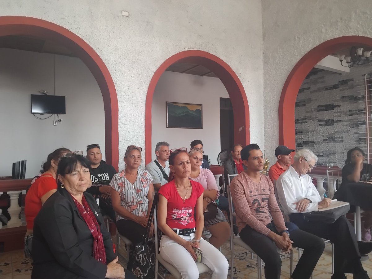 yampieramanecer's tweet photo. on la presencia del Primer Secretario del PCC Municipal, Roberto Carlos López Saborit, evaluamos en el Consejo de Dirección y Reunión del núcleo del Partido de la UEB Restaurante 1876, nuestra responsabilidad en el sistemas constante del control.
#PCCL
#PorLasTunasLaVictoria https://t.co/NsrT2Rh7K9