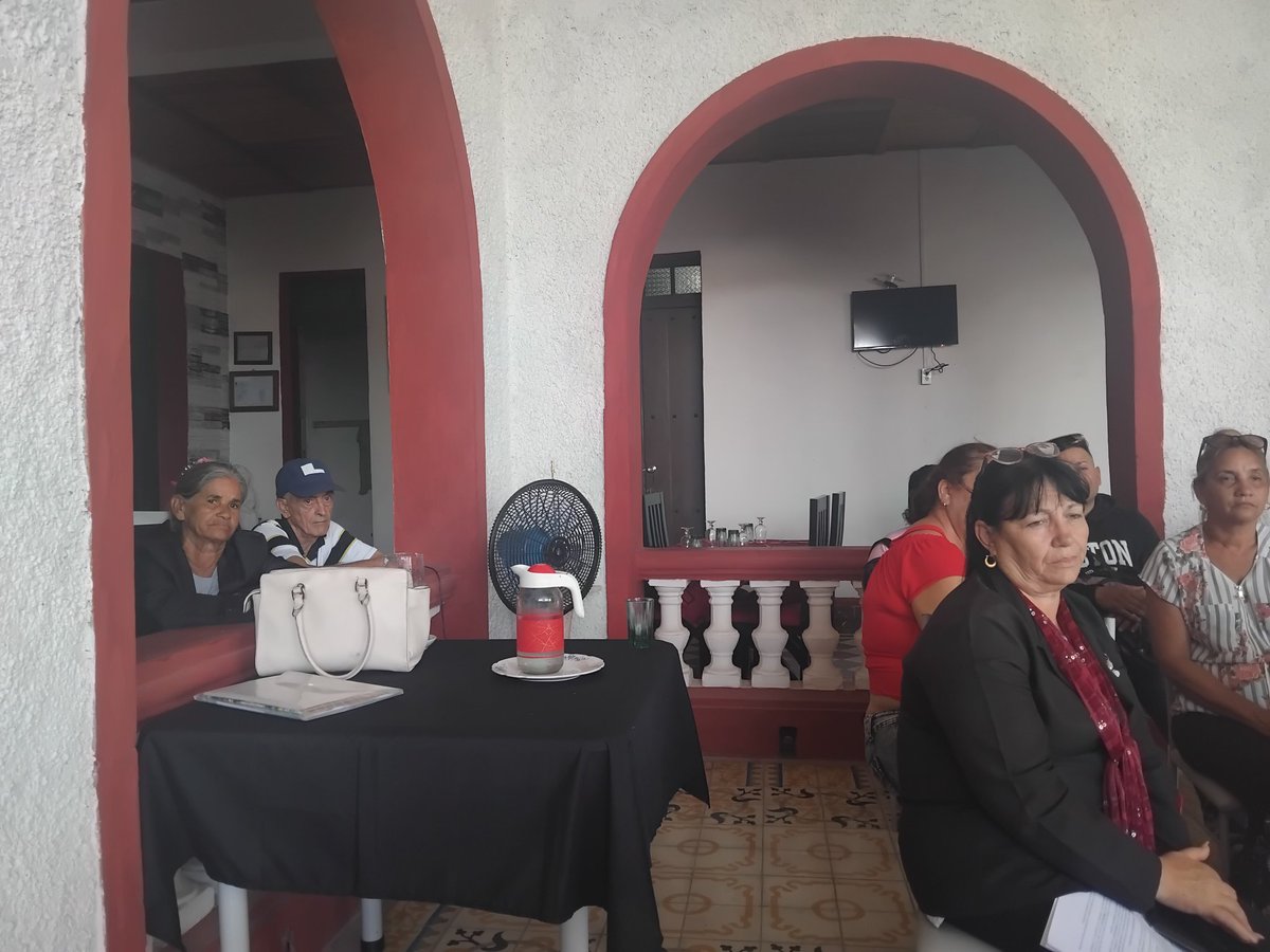 yampieramanecer's tweet photo. on la presencia del Primer Secretario del PCC Municipal, Roberto Carlos López Saborit, evaluamos en el Consejo de Dirección y Reunión del núcleo del Partido de la UEB Restaurante 1876, nuestra responsabilidad en el sistemas constante del control.
#PCCL
#PorLasTunasLaVictoria https://t.co/NsrT2Rh7K9