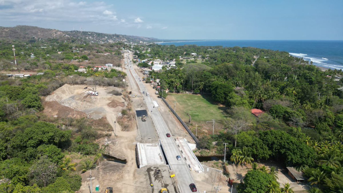 RubenChavarria2's tweet photo. Avanzamos en la construcción de 3 puentes en La Libertad:

- 2 en el río Chilama
- 1 en Conchalio

Además, en la ampliación de la playa El Obispo al Zonte y el cableado subterráneo en el Puerto de La Libertad.🇸🇻 https://t.co/gMgPrJfHlw
