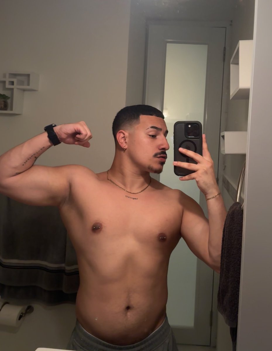 Normandia. tweet media