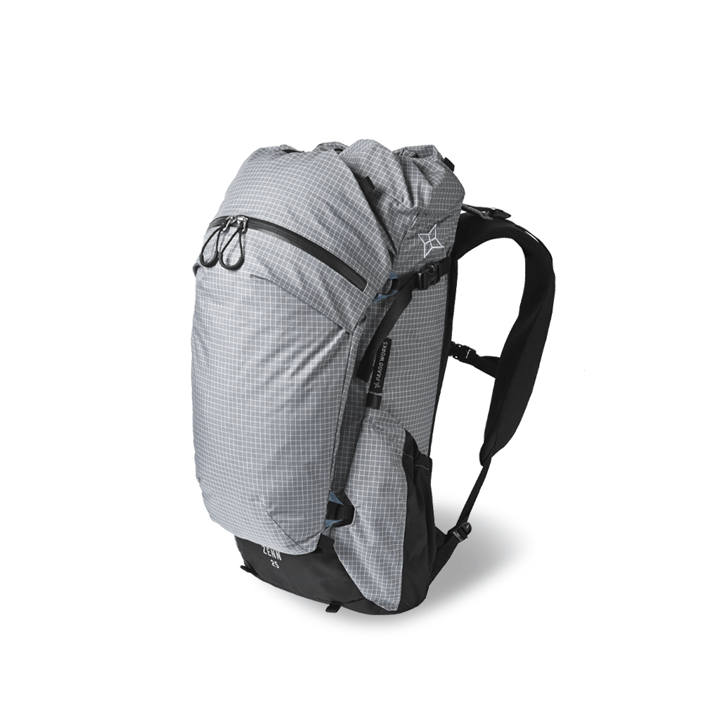 PAAGOWORKS's tweet photo. 【新製品】バックパック "ZENN"

「無駄なものは削ぎ落とし、本当に必要な機能だけを磨きぬく」そんな想いで生まれたZENN。いよいよ本日より販売開始します。
詳細はこちら：https://t.co/PFPRon5oZj
購入可能店：全国の取扱店
※パーゴワークスのオンラインショップでは本日14時より発売開始します。 https://t.co/FVl3lZ2FIr