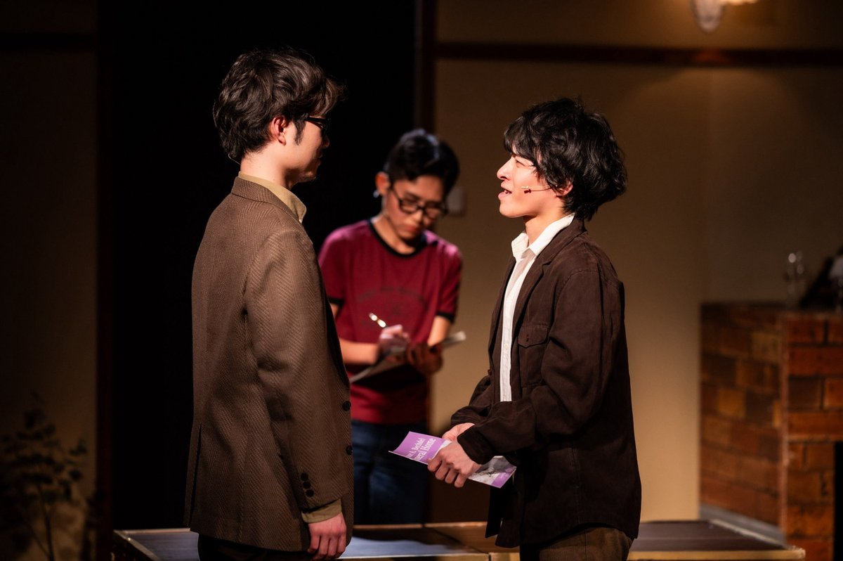 shindy_omuomu's tweet image. ブロードウェイミュージカル『#FUNHOME 』
クレジットにもあるロイ役(庭作業の青年)のほか、ピート(葬儀屋の客)、マーク(近所の高校生)、ボビー・ジェレミー(ポップシンガー)、
とたくさんの役をやらせて頂きました✨

役ごとにガッと集中して気持ちを変えて、いろんな場面に出ていくの楽しかった！