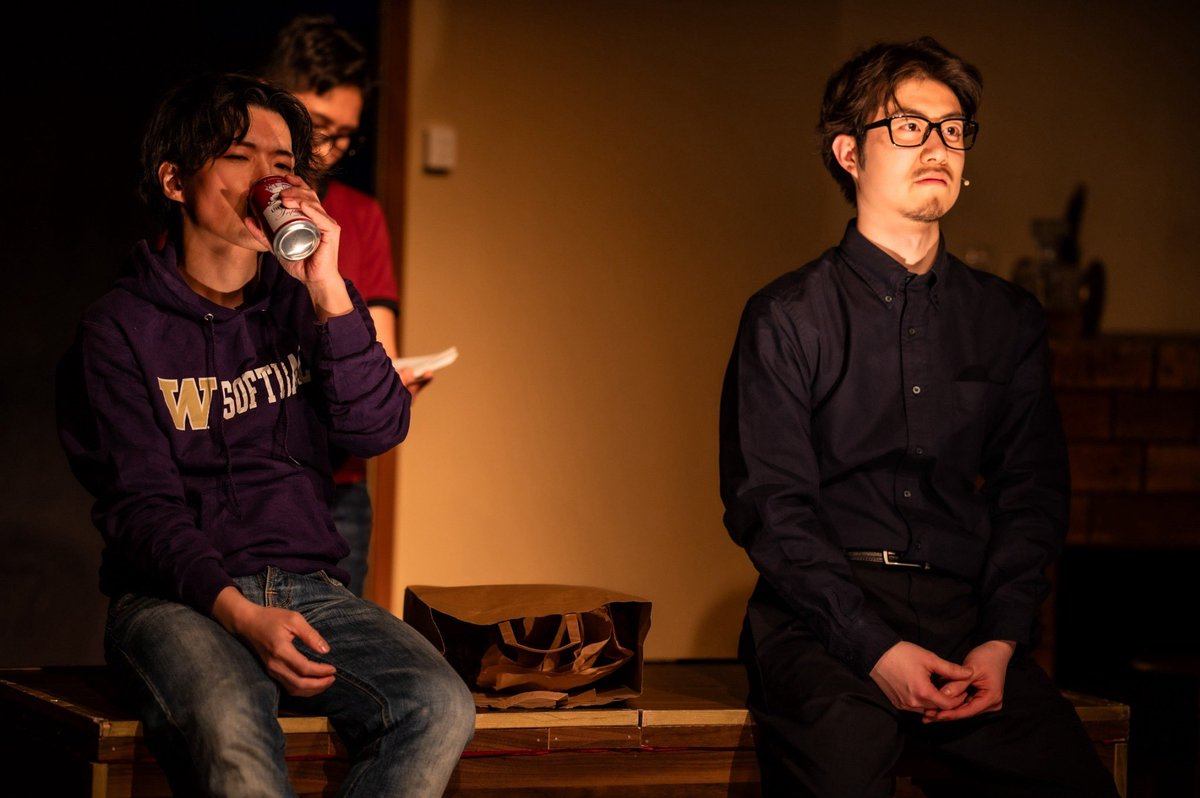 shindy_omuomu's tweet image. ブロードウェイミュージカル『#FUNHOME 』
クレジットにもあるロイ役(庭作業の青年)のほか、ピート(葬儀屋の客)、マーク(近所の高校生)、ボビー・ジェレミー(ポップシンガー)、
とたくさんの役をやらせて頂きました✨

役ごとにガッと集中して気持ちを変えて、いろんな場面に出ていくの楽しかった！