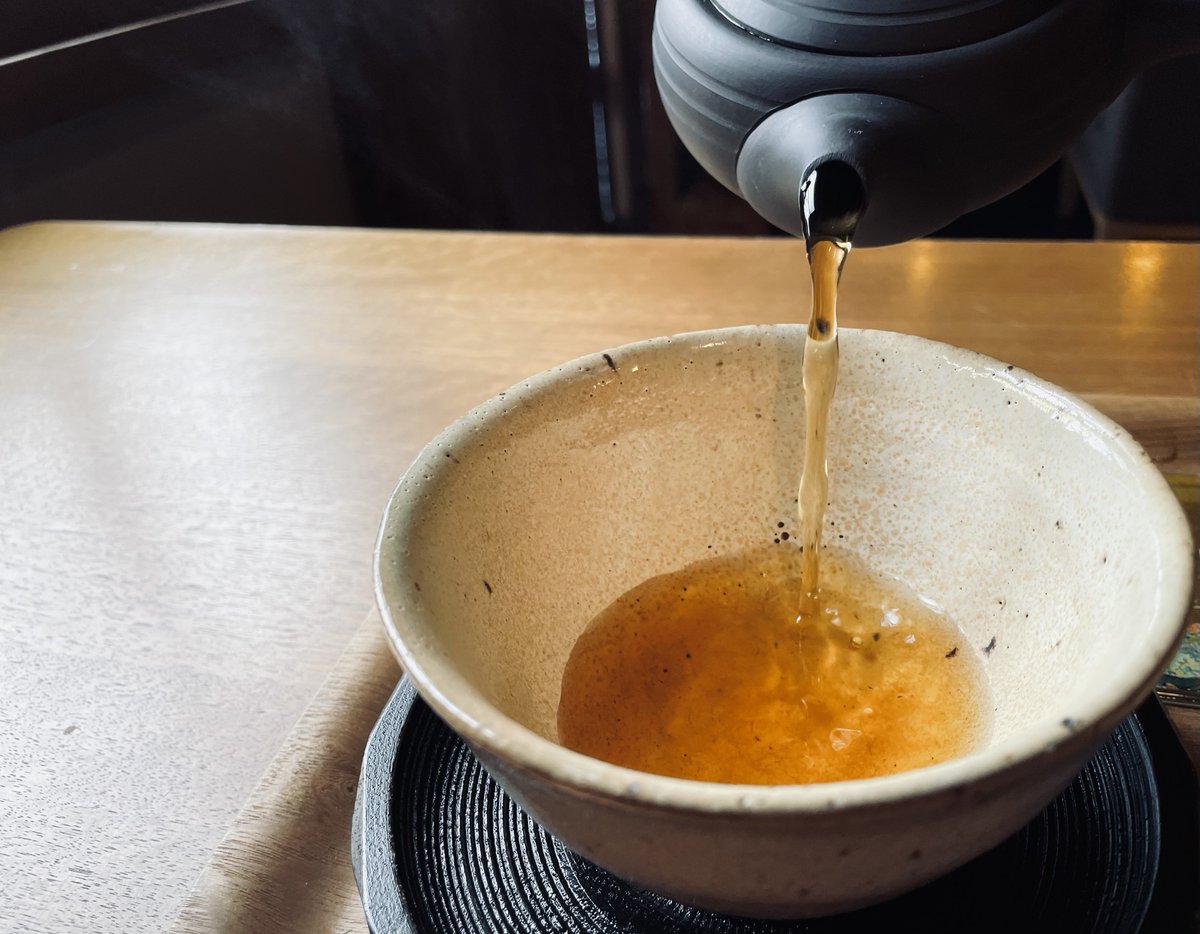 souzen_kyoto's tweet photo. Karigane Houjicha 🍵

A fragrant and traditional Japanese tea made from roasted tea stems—light, toasty, and full of flavor! 🍵✨

#Hojicha #KariganeHojicha #JapaneseTea #TeaLovers #MatchaAndMore #RoastedTea #KyotoVibes #TeaTime #CafeHopping #KyotoCafe #TeaCulture #SoothingTea https://t.co/upTtwSB2uU