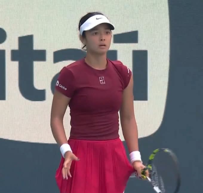 ningkee's tweet image. The reaction  you make when you see the poster of the politician congratulating Alex and his/her face is even bigger than hers.

#epal