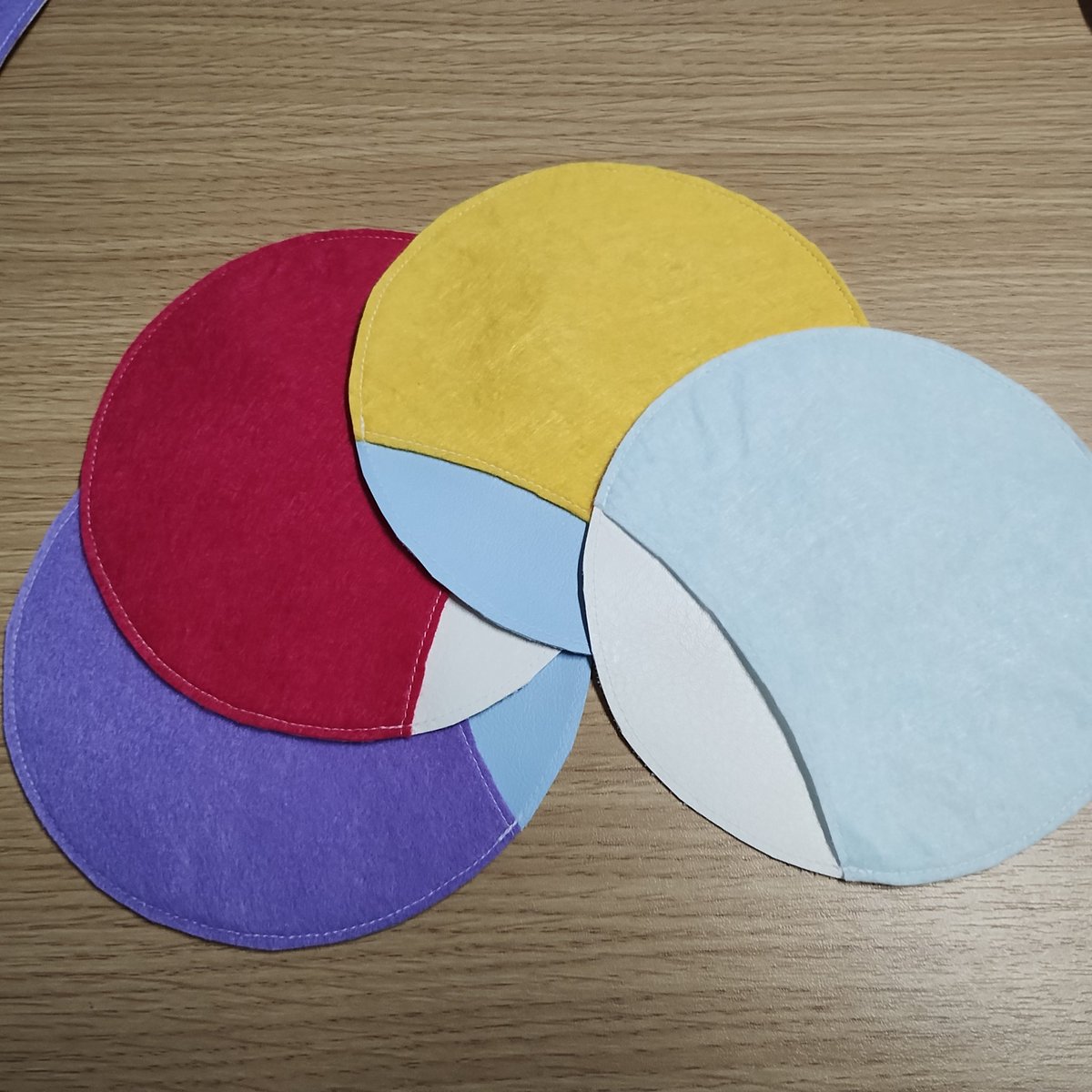 Y348299's tweet image. 輪針ケースの追加リクエストがあったので嬉しくなってついでにケーブルケースも大量製造(笑)

#手作り
#輪針ケース
#ケーブルケース
#フェルト
#フェイクレザー