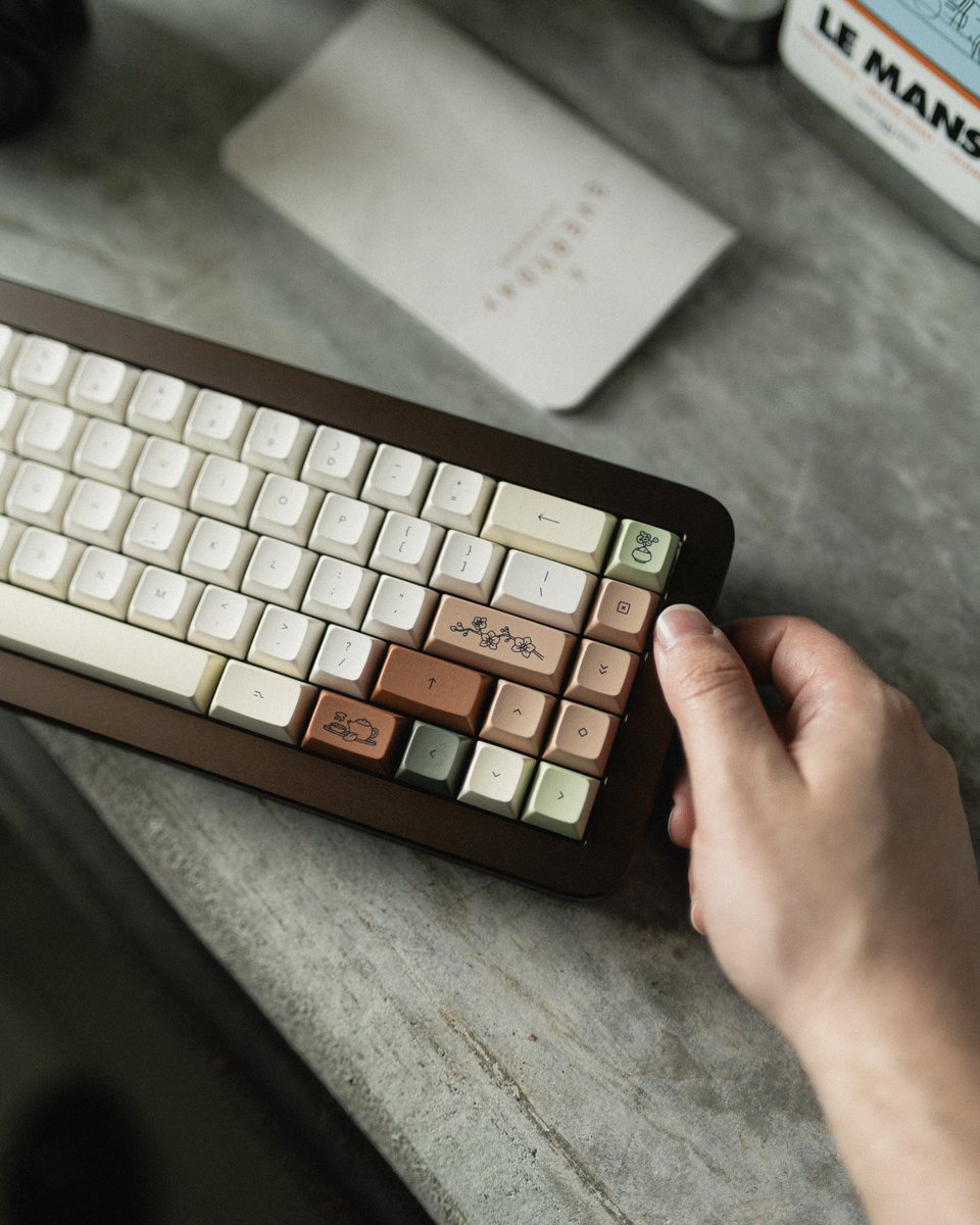 <a href="/osumekeys/">osumekeys</a> Zen keycaps on the <a href="/hibi_mx/">HIBI</a> Hibiki 👌🏼