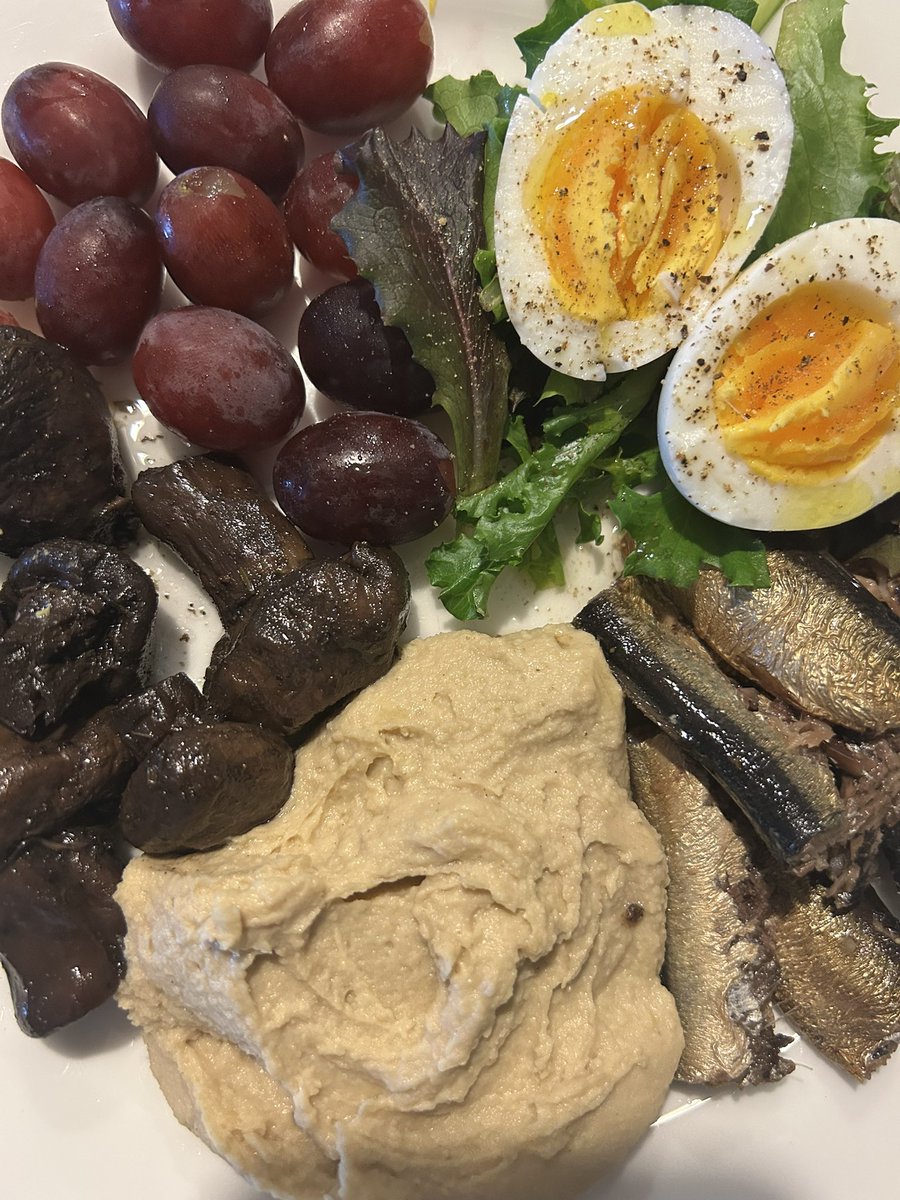 sarabellym's tweet photo. lunch https://t.co/JGhbNQMr7b