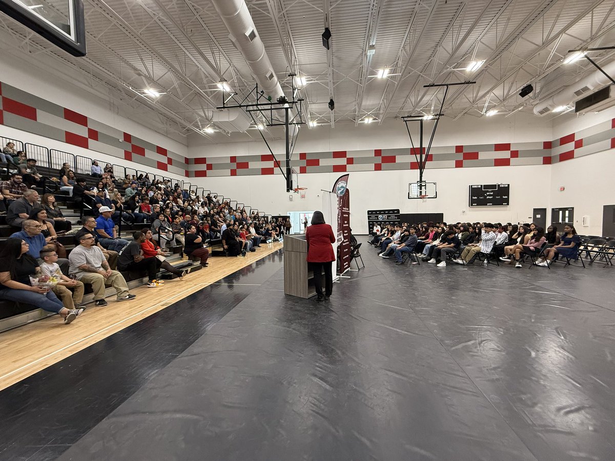 Celebrating our best and brightest as they officially get their acceptance to an Early College or Health Magnet! We are proud of you Cavaliers! #CAVSNeverSurrender <a href="/HANKSMSYISD/">Hanks MS</a> <a href="/HanksEC_Knights/">J.M. Hanks Early College Admissions🏰⚔🛡</a> <a href="/VVECHSYISD/">Valle Verde ECHS</a> <a href="/YHSECA2/">YHS Early College Academy</a> <a href="/BelAirHigh/">Bel Air HS</a>
