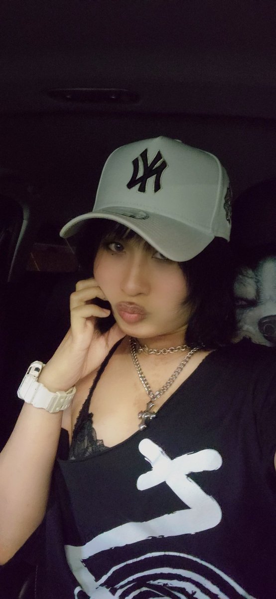 NekkoBaby69's tweet photo. Feeling 2000s 🖤🖤🖤 https://t.co/OxLswCL54u
