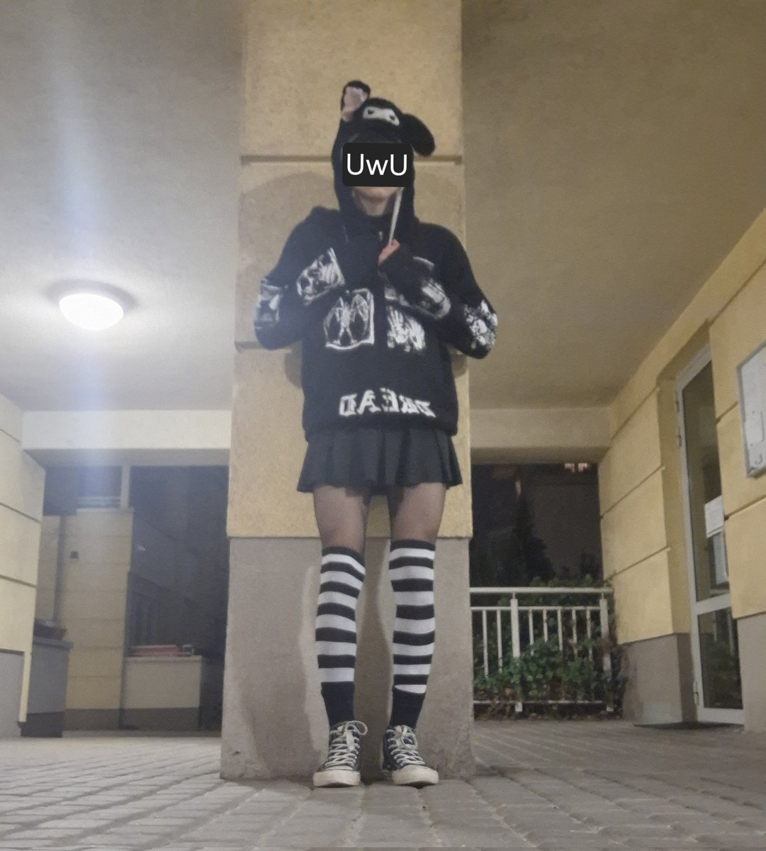 nicey46693's tweet photo. #Femboy #femboypublic #UwU #emo https://t.co/ZDS5cpE2IY