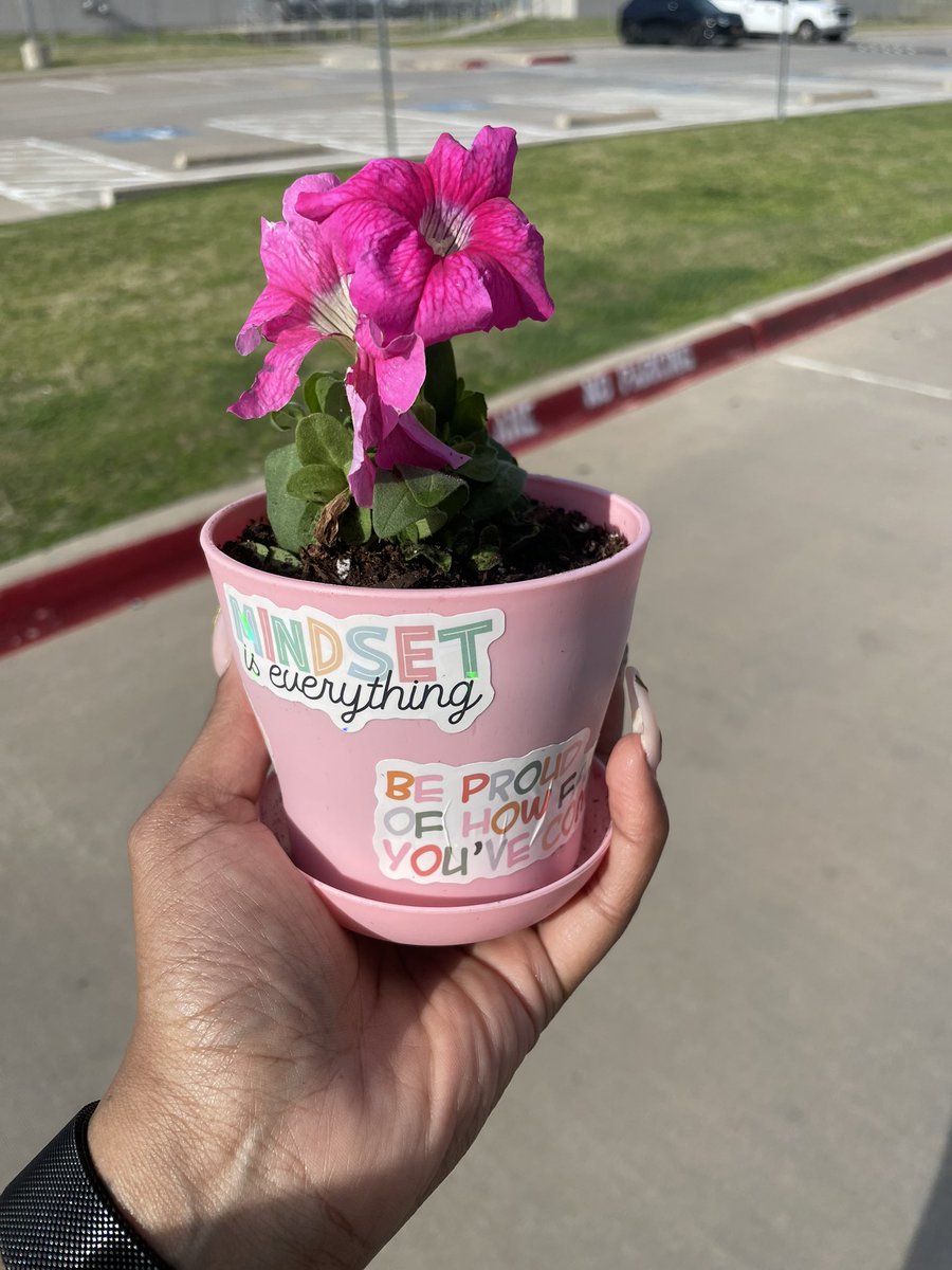 AshSmith_3's tweet photo. Our You Grow Girl! activity was AMAZING ! The girls planted seeds,both in the soil and in their mindset—learning that growth takes patience, care, and belief in themselves. Excited to watch them bloom! #YouGrowGirl #GrowthMindset #PlantingSuccess https://t.co/xHAgf0b8Jg