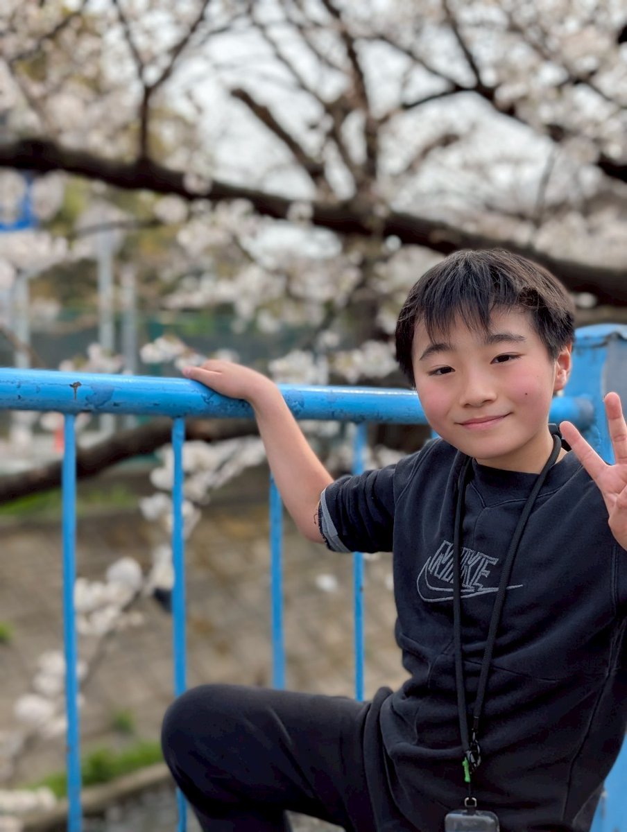 近くに ＃お花見🌸スポットがあるので、幼稚園からのお友だちと ＃お花見ピクニック をしたよ🌸走り回って暑かった😂

＃FUNHOME 沢山の応援ありがとうございました😌また舞台に立てるようコツコツ頑張ります✊

＃藤川エンターテインメント
＃春休み