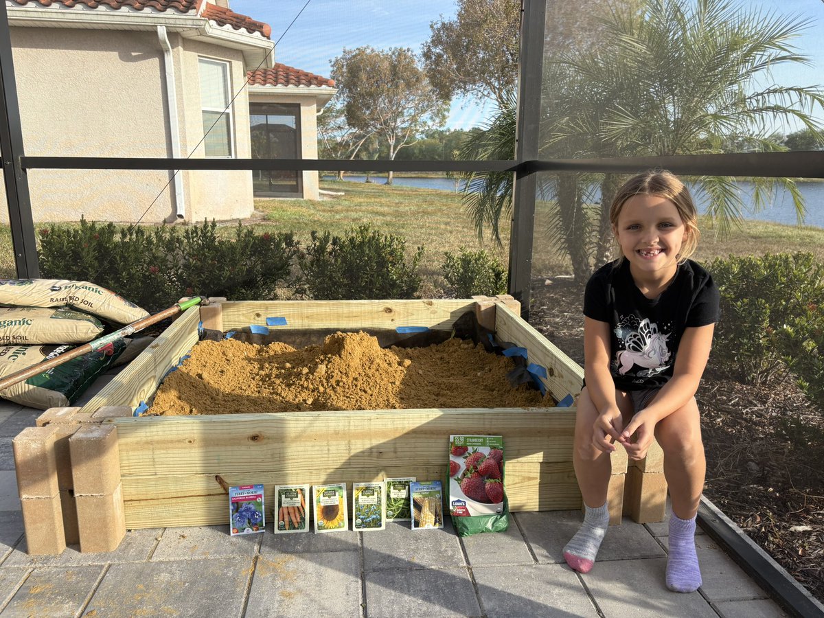 mrswaltersPE's tweet photo. My daughter’s teacher has inspired her to start her own garden at home.
What teachers teach, what they say, what they are passionate about matters. @grala_kellye you are making my daughter a better person!♥️ @SPEHAWKSNAPLES @collierschools https://t.co/ROZD1vtRJW