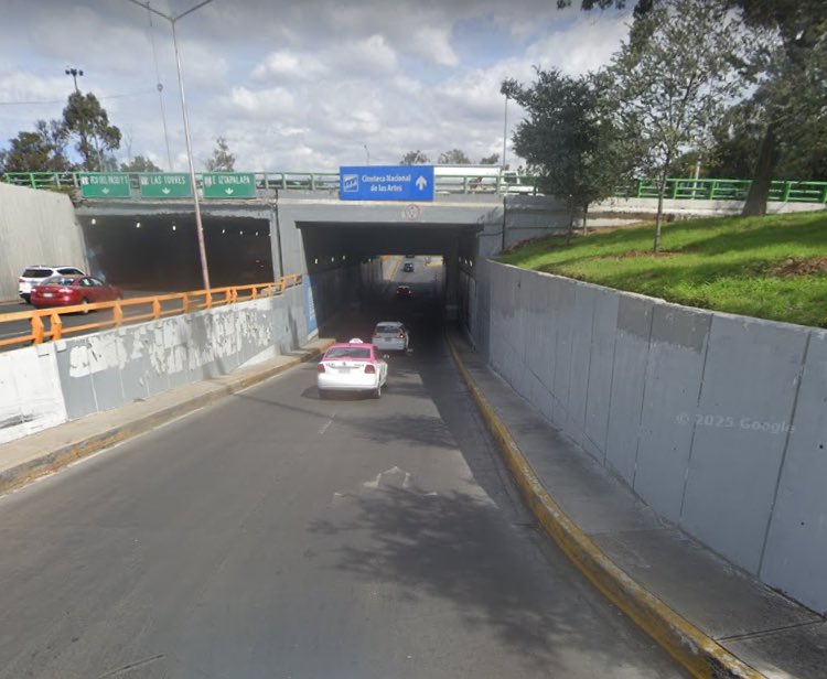 rjimpau's tweet photo. Desde el 16 de febrero he señalado la URGENCIA por el mantenimiento del paso Tlalpan/Rio Churubusco lleno de baches en ambos carriles. ¿Cuando darán solución? @SOBSECDMX @locatel_mx @UCS_GCDMX @Alcaldia_Coy @giogutierrezag @SEDEMA_CDMX @VigimoviCDMX @ClaraBrugadaM @SGIRPC_CDMX https://t.co/7hgAJ6ULM5