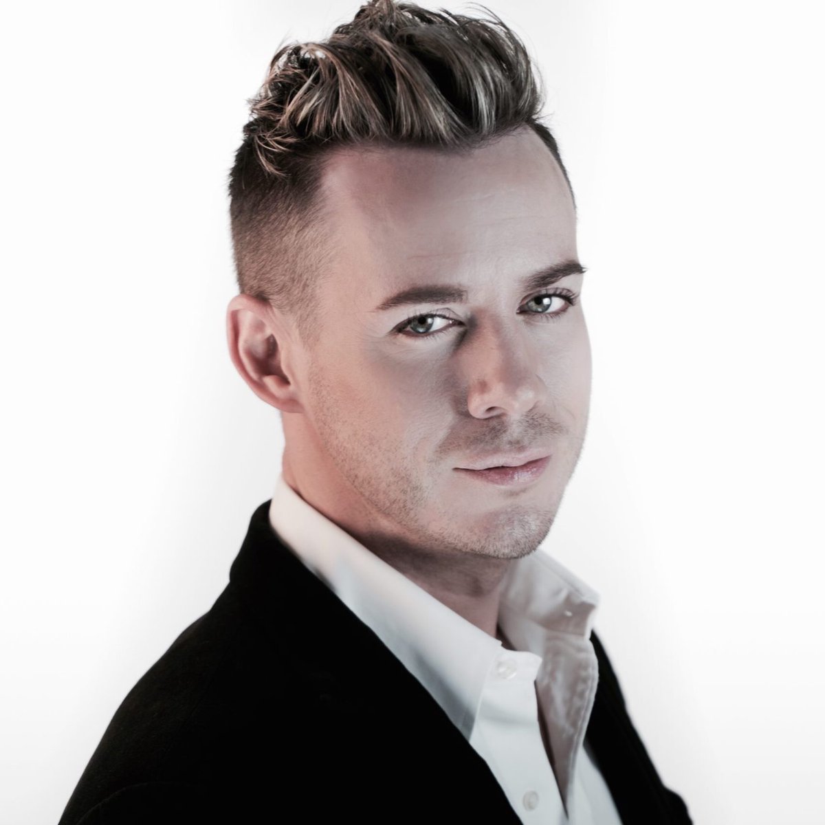 RG&amp;C artist Ryan Belongie sings the role of Mardocheo in Haymarket Opera's production of Stradella's 'Ester', tonight in Chicago.