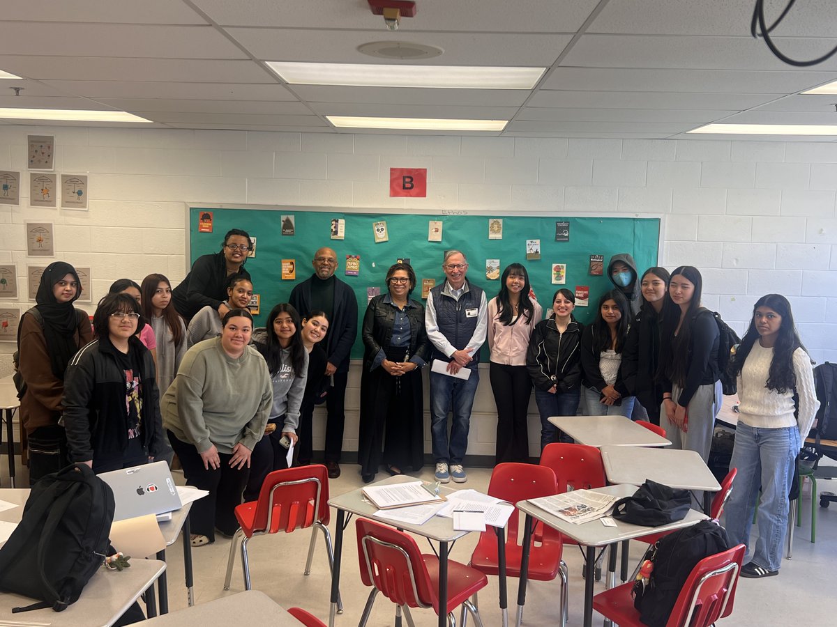 Great Annandale Journalism Project visit! Students worked w/ the Post's <a href="/JoeDavidsonWP/">Joe Davidson</a> and welcomed back <a href="/NPRMichel/">Michel Martin</a>,  <a href="/johndmckinnon/">John McKinnon</a>.  Atoms doing this project and receiving mentorship are nearly done. Thanks <a href="/GeraldFSeib/">Gerald F Seib</a> &amp; Barb Rosewicz for wisdom &amp; support! #AtomPride