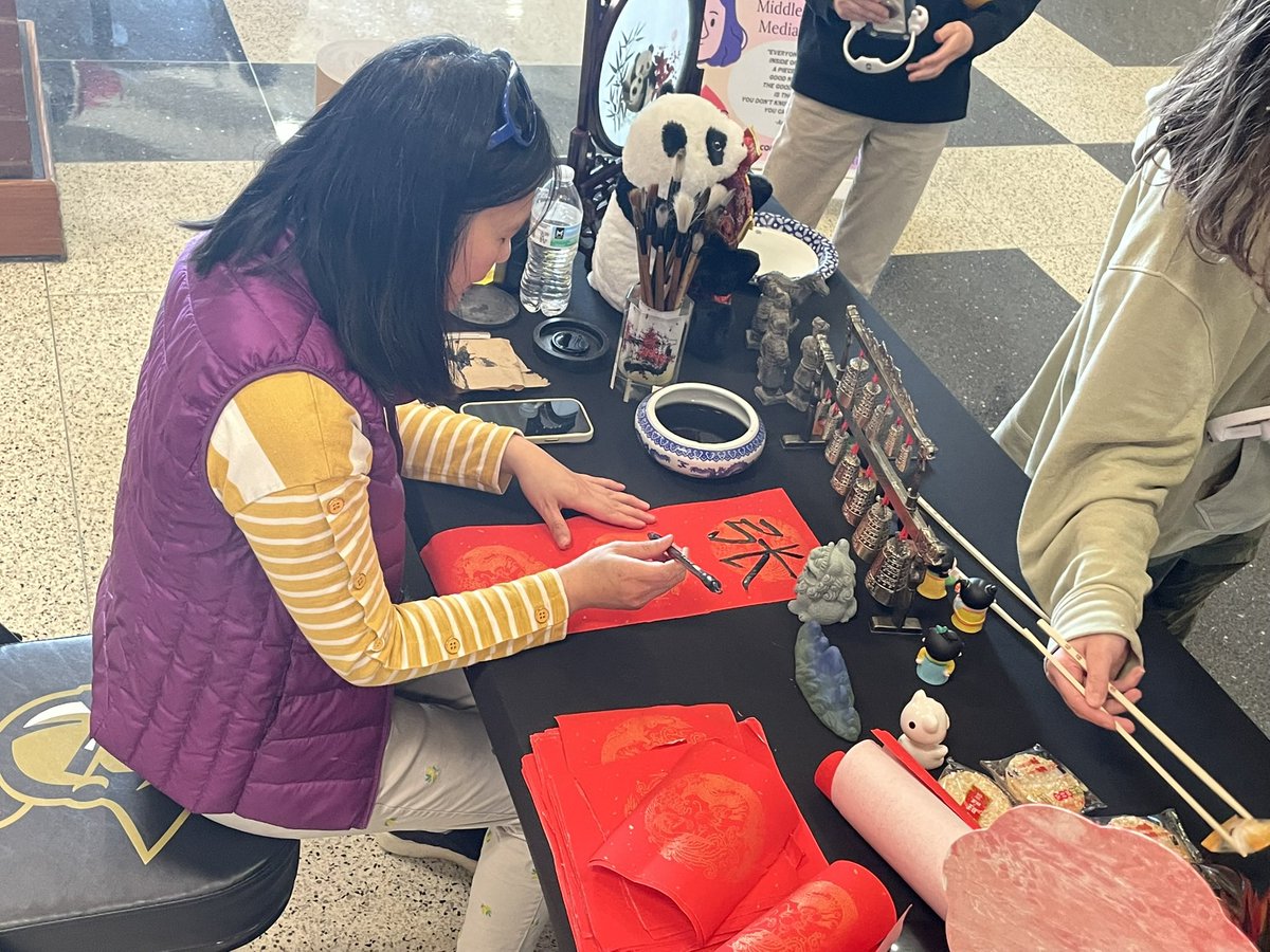 CHMS_Library's tweet photo. Huge thanks to our CHMS community, teachers, sponsors, vendors &amp; talent for making the “Heritage in Me” Festival a success! Your support means everything! #CHMSPride #HeritageInMe #rocksolid #rockhillschools https://t.co/nkGzKDWImz