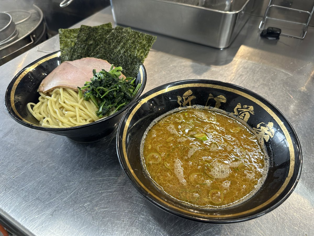 ohmidoya's tweet image. おはようございます😊
本日から金土日は昼夜営業です‼️
ご来店、お待ちしております🍜

↓4月からつけ麺やります✨