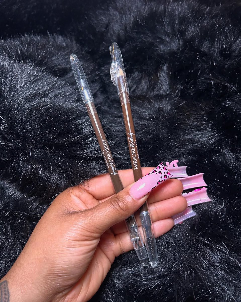 MSublimity's tweet image. Eyebrows SO SLEEK! 😍✨

Fill your brows with the lustrous brow pencil for perfect lines, fullness, and amazing brows every time! 

#mirroredsublimity #eyebrows #softglam #blackwomenmakeup #makeupessentials