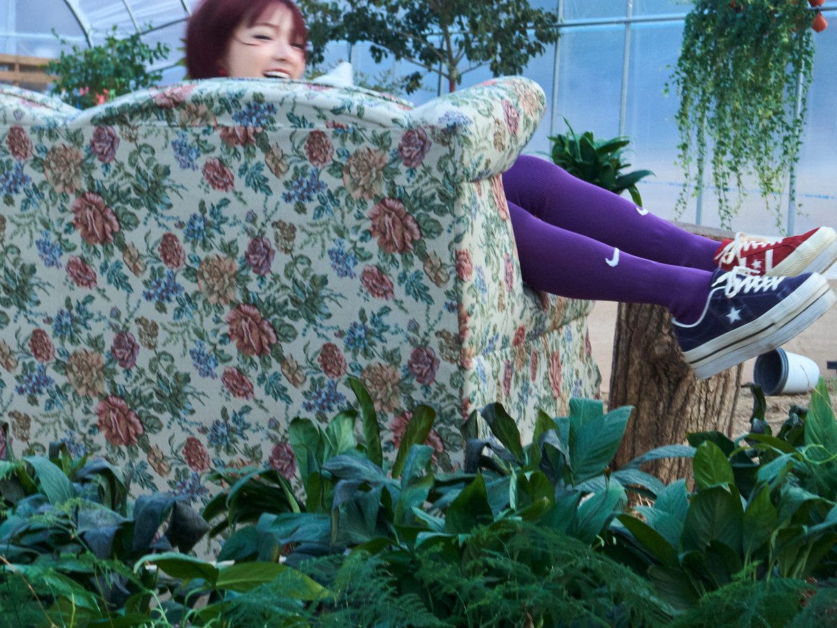 jiyuose's tweet photo. Why settle for one color when i can have both for my shoes? https://t.co/O0sPip0CRM
