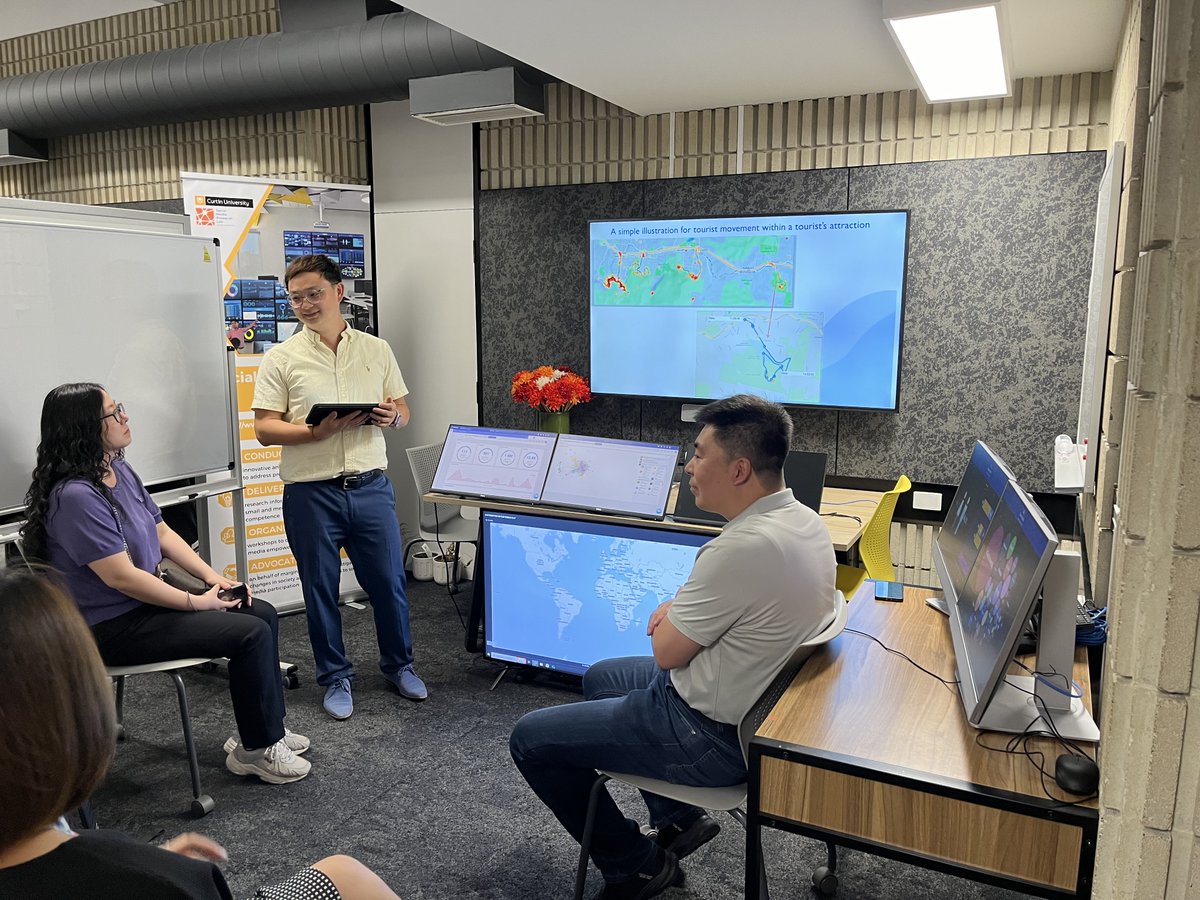 SMRLCU's tweet photo. We were delighted to host the delegate from Dalian University of Technology at our @SMRLCU  today!

It was a pleasure connecting with such a passionate and knowledgeable group. https://t.co/2mQeL2BZnQ