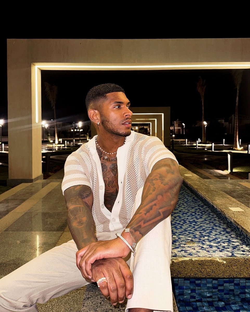 Feelin' so high, I'm on the moon type shit. 

📸: (<a href="/CherubicDawn/">Alaya</a>)