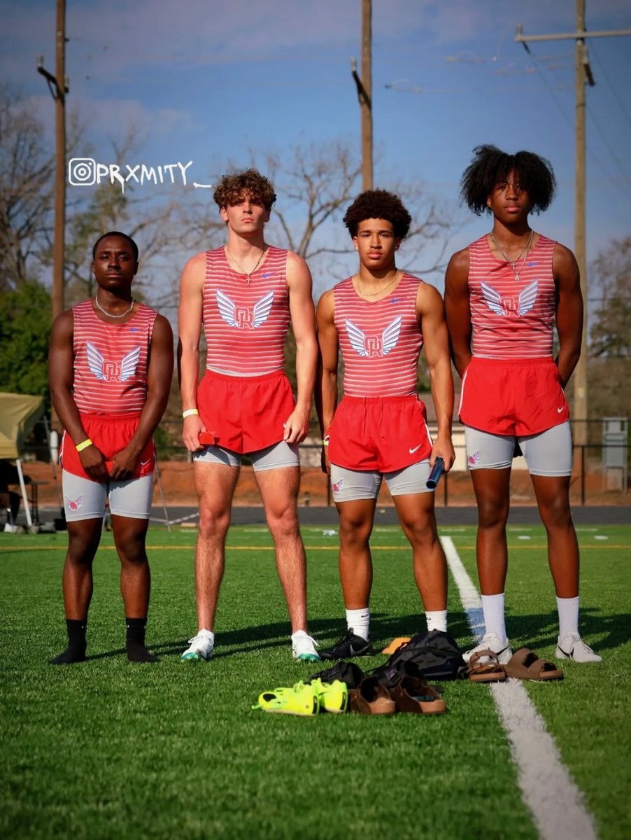 Ahrie_Jackson10's tweet image. Its been a few weeks since I posted. Working out, 7v7 tournaments, Track. #gettingbetter #goals #freshmanyear @CRO31 @oakridgefb