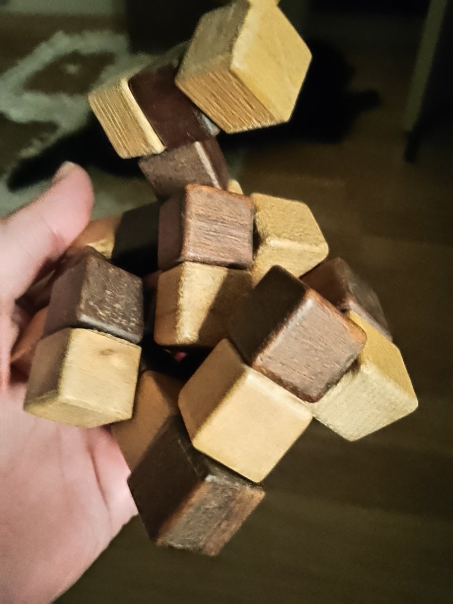 Belki de sadece beceriksiz biriyim.
open.spotify.com/track/1Q57HueU…