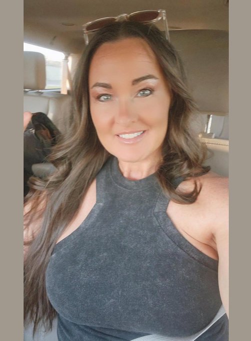 Watch FitLakeMomma 🦋 6️⃣7️⃣K's leaked NSFW photo on TwXstars