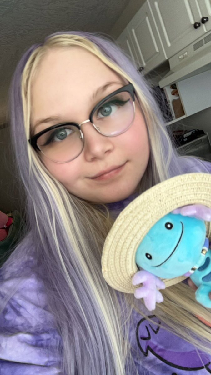 shinyycatherine's tweet image. Lots of newcomers recently so lemme reintroduce myself!
I’m Catherine, I like Pokémon (especially shinies), Tomodachi Life/Miitopia/Miitomo, Flipnote studio, and just a ton of Nintendo things :)
Got lots of future plans so stay tuned for a variety of shenanigans!