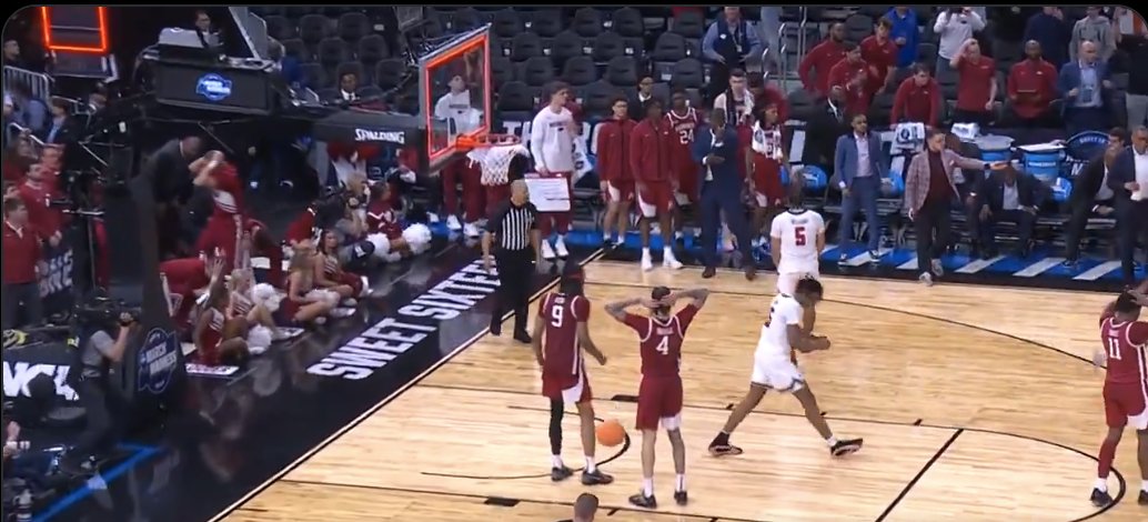 RCMB323's tweet image. After the Arkansas bench called him small earlier in the game... look who got the last laugh

Talk your sh!t D5!