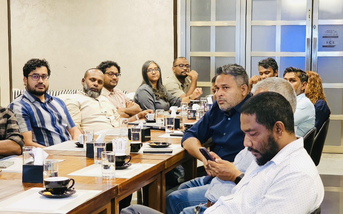 MFAORmv's tweet photo. The Minister @Shiyamaldives  and senior officials of the Ministry held a meeting with tuna processors, exporters and other industry partners to discuss the proposals that were submitted for the 29th Session of the IOTC. During the meeting, the industry partners shared their concerns and priorities regarding the proposals. The Minister appreciated and thanked the industry partners for their continued collaboration.
#IOTC29