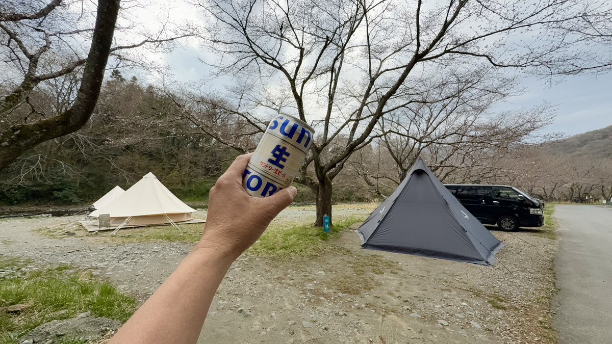 kenbo_camp's tweet image. 今日は埼玉県でソロキャンプ。
満開の桜を期待したのですが、まだ咲き始め！
先週の埼玉キャンプはウッドストーブを使用したのに今日は半袖Tシャツ1枚！
この気温差に体がついて行けない！
#ソロキャンプ #埼玉県 #comoriver