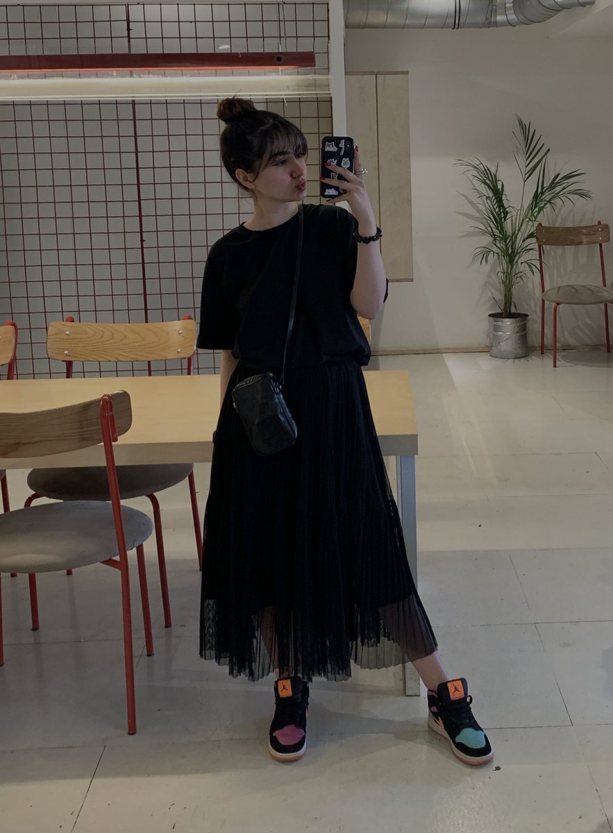 _meowshry_'s tweet image. رسیدن فصلِ دامن پوشیدن مبارک💅🏻