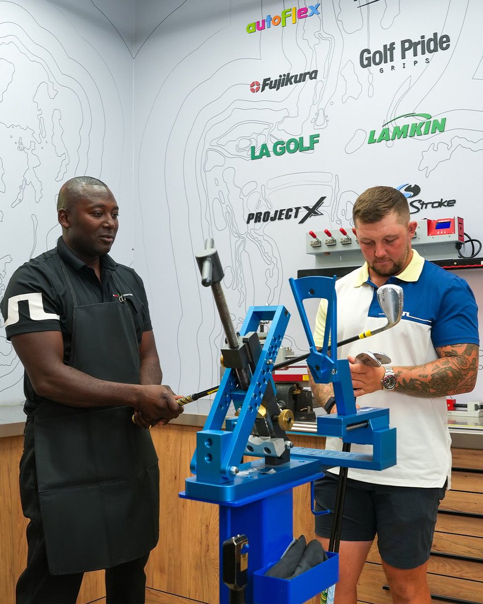 eGolfMegastore's tweet image. @Danmagee_golf just got his @ClevelandGolf RTZ wedges fitted with some killer colorful specs—grips, shafts, and ferrules—by our Master Fitter, David! 👌Swing by our Al Wasl branch for your next fitting. ⛳#eGolfMegastore #AlWasl #CustomFitting #ClevelandGolf #KBSShaft