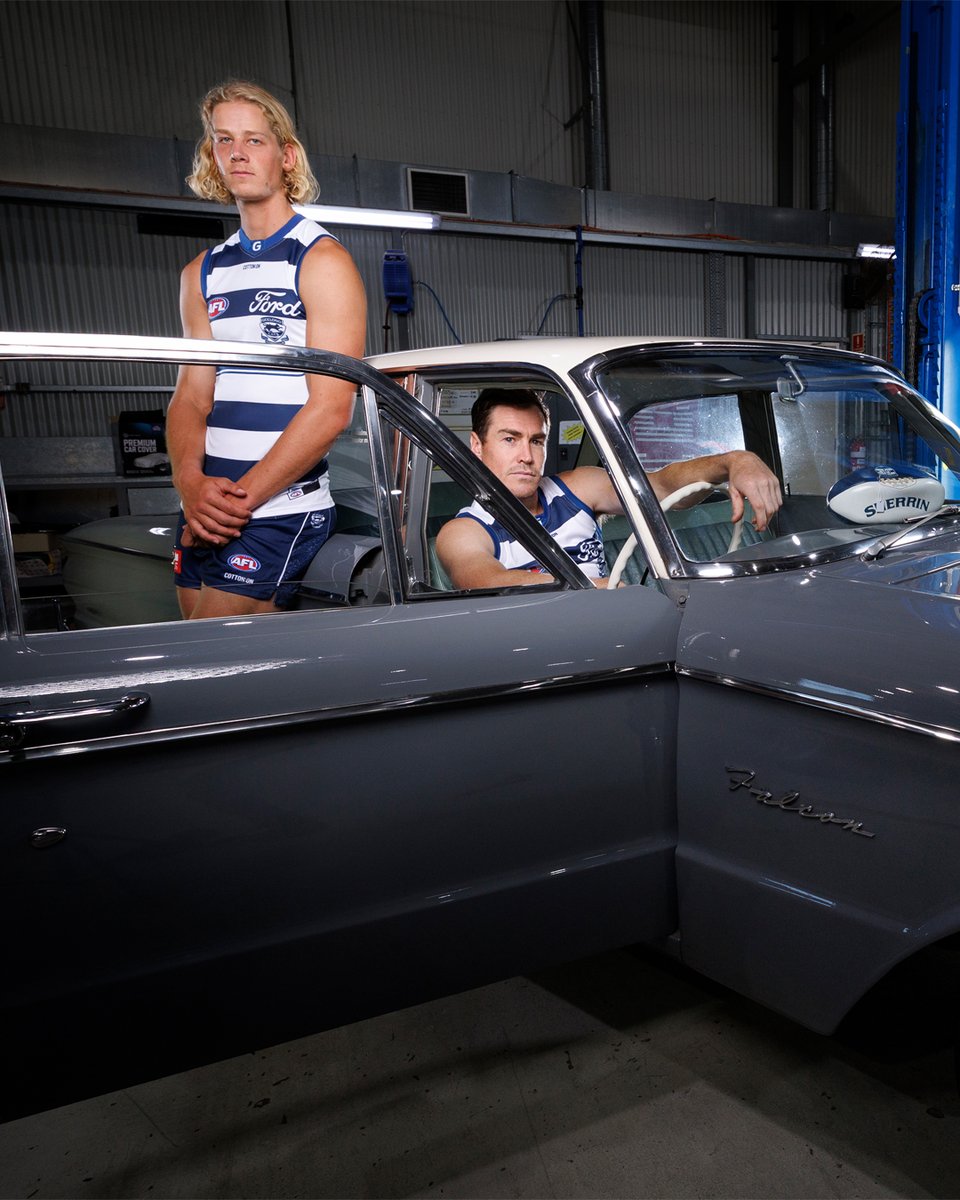 GeelongCats's tweet photo. The blue &amp; white do blue steel 📸 

#WeAreGeelong | #FordAustralia https://t.co/XnrdwuoMy1