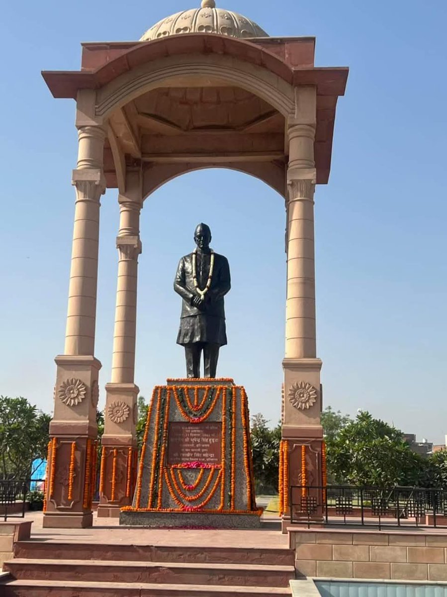 Devender Sheoran (@devrnder18) on Twitter photo हरियाणा के निर्माता, प्रखर नेतृत्व के प्रतीक, पूर्व मुख्यमंत्री चौधरी बंसीलाल जी की पुण्यतिथि पर उन्हें कोटि-कोटि नमन। उनकी अद्वितीय सेवा, समर्पण और दूरदृष्टि सदैव हम सबको प्रेरित करती रहेगी।
#ChaudhryBansilalJi
<a href="/AnirudhChaudhry/">Anirudh Chaudhry</a>
<a href="/DeependerSHooda/">Deepender Singh Hooda</a>
<a href="/INCIndia/">Congress</a> <a href="/INCUdaiBhan/">Udai Bhan</a> हरियाणा के निर्माता, प्रखर नेतृत्व के प्रतीक, पूर्व मुख्यमंत्री चौधरी बंसीलाल जी की पुण्यतिथि पर उन्हें कोटि-कोटि नमन। उनकी अद्वितीय सेवा, समर्पण और दूरदृष्टि सदैव हम सबको प्रेरित करती रहेगी।
#ChaudhryBansilalJi
<a href="/AnirudhChaudhry/">Anirudh Chaudhry</a>
<a href="/DeependerSHooda/">Deepender Singh Hooda</a>
<a href="/INCIndia/">Congress</a> <a href="/INCUdaiBhan/">Udai Bhan</a>